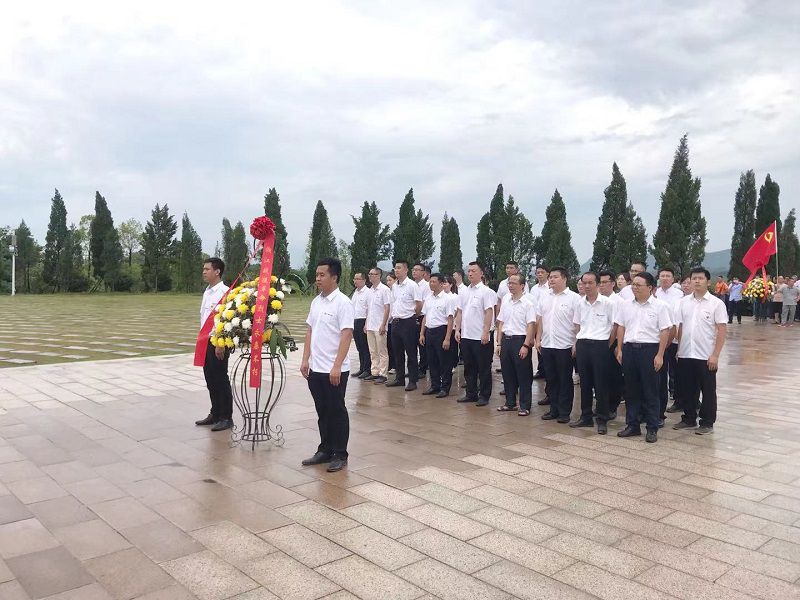 敬獻(xiàn)花籃(修圖).jpg